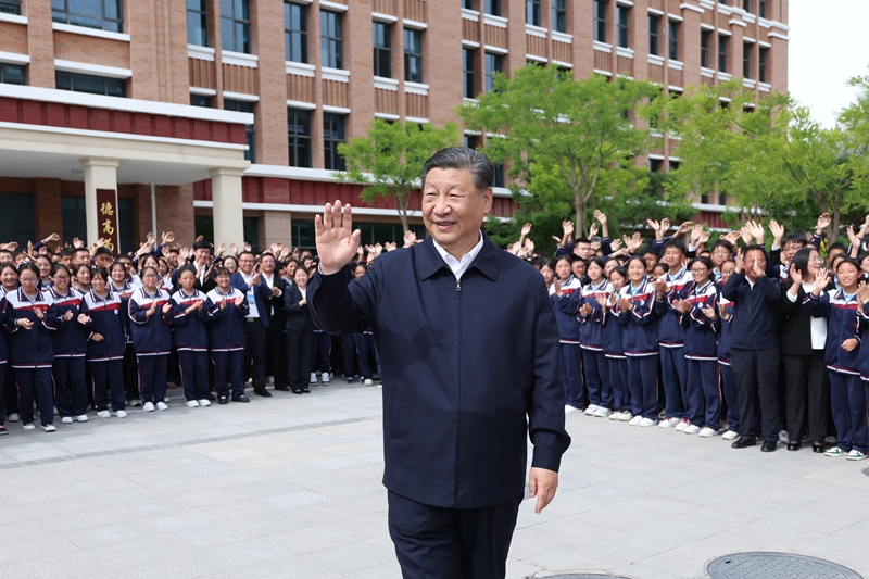 習(xí)近平在青海考察時(shí)強(qiáng)調(diào) 持續(xù)推進(jìn)青藏高原生態(tài)保護(hù)和高質(zhì)量發(fā)展 奮力譜寫(xiě)中國(guó)式現(xiàn)代化青海篇章